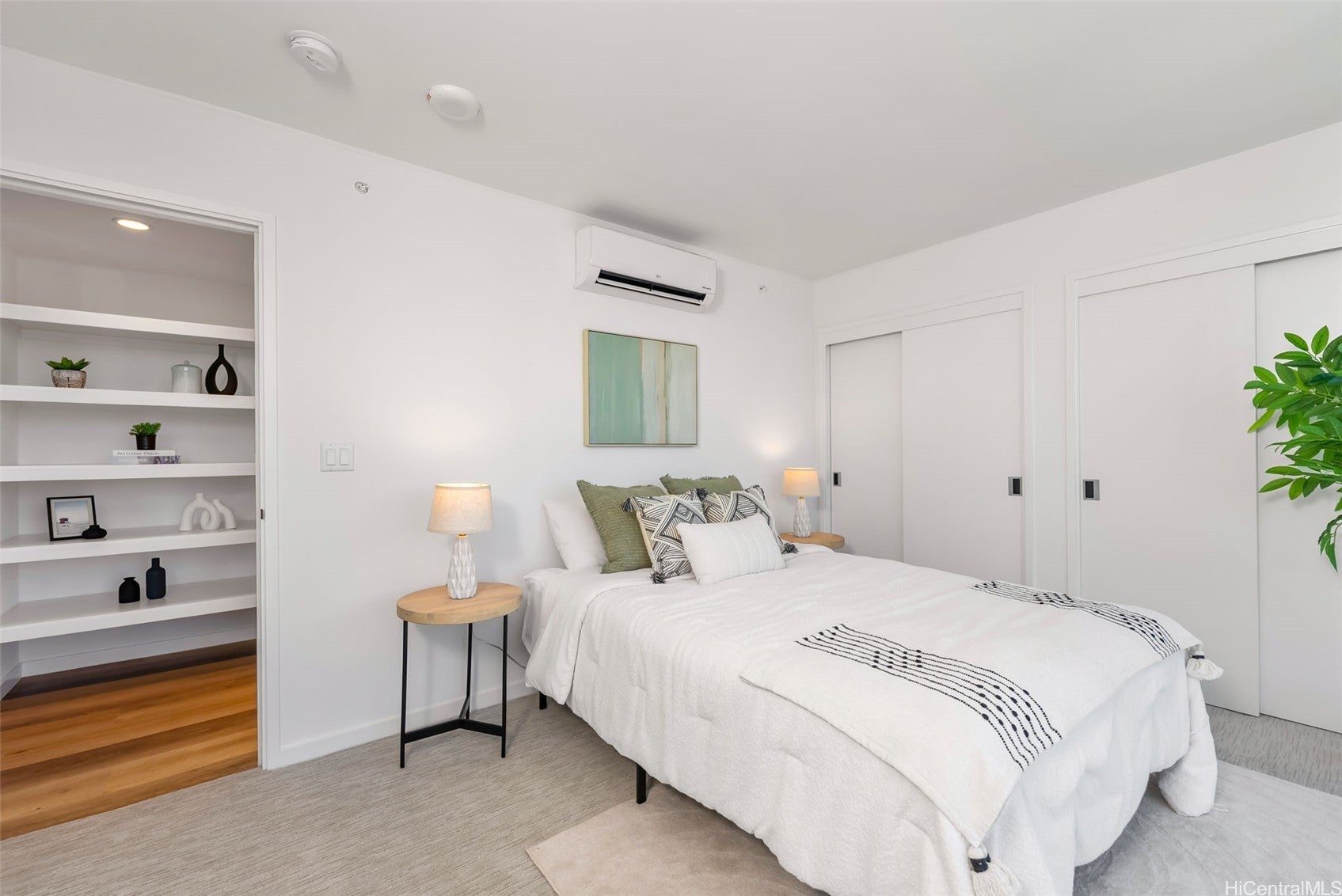 1515 Liona Street 3607