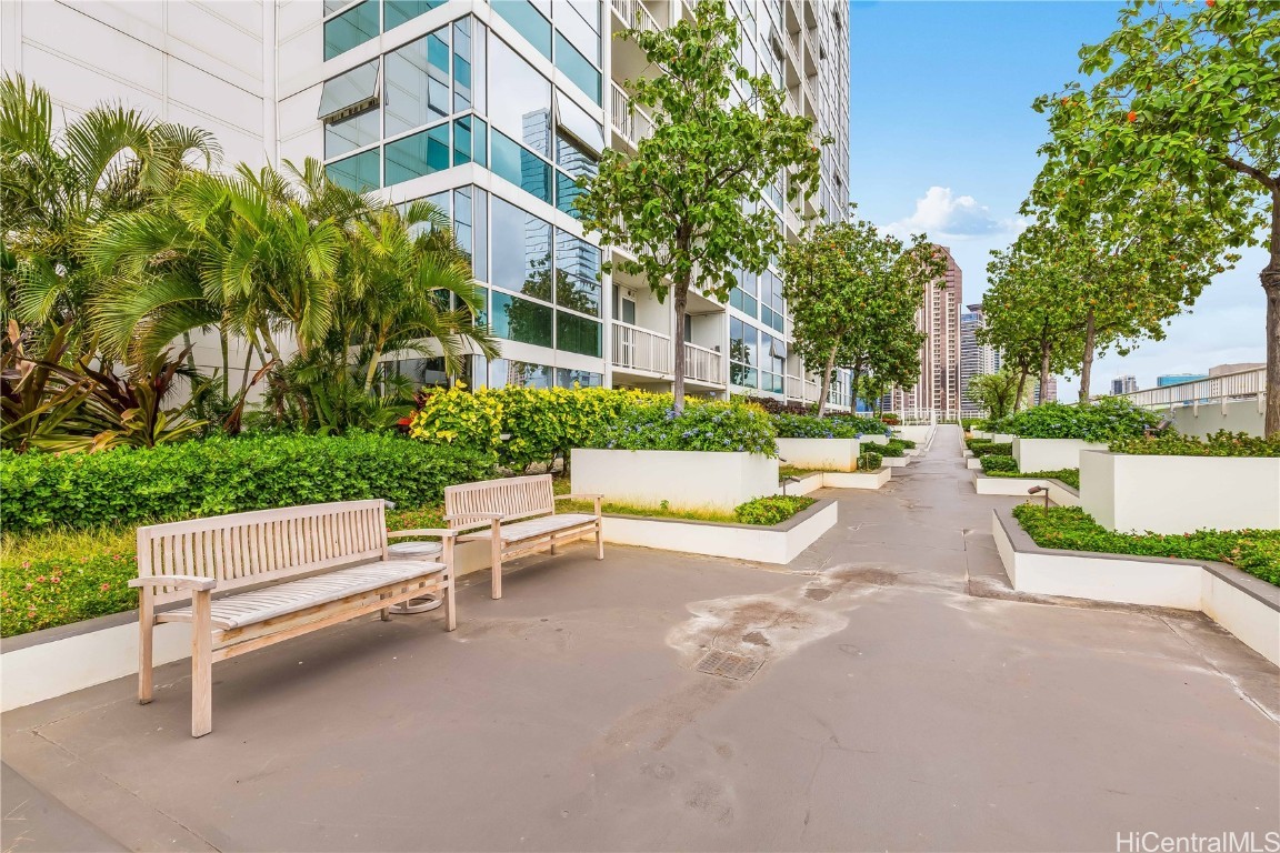 909 Kapiolani Condominium