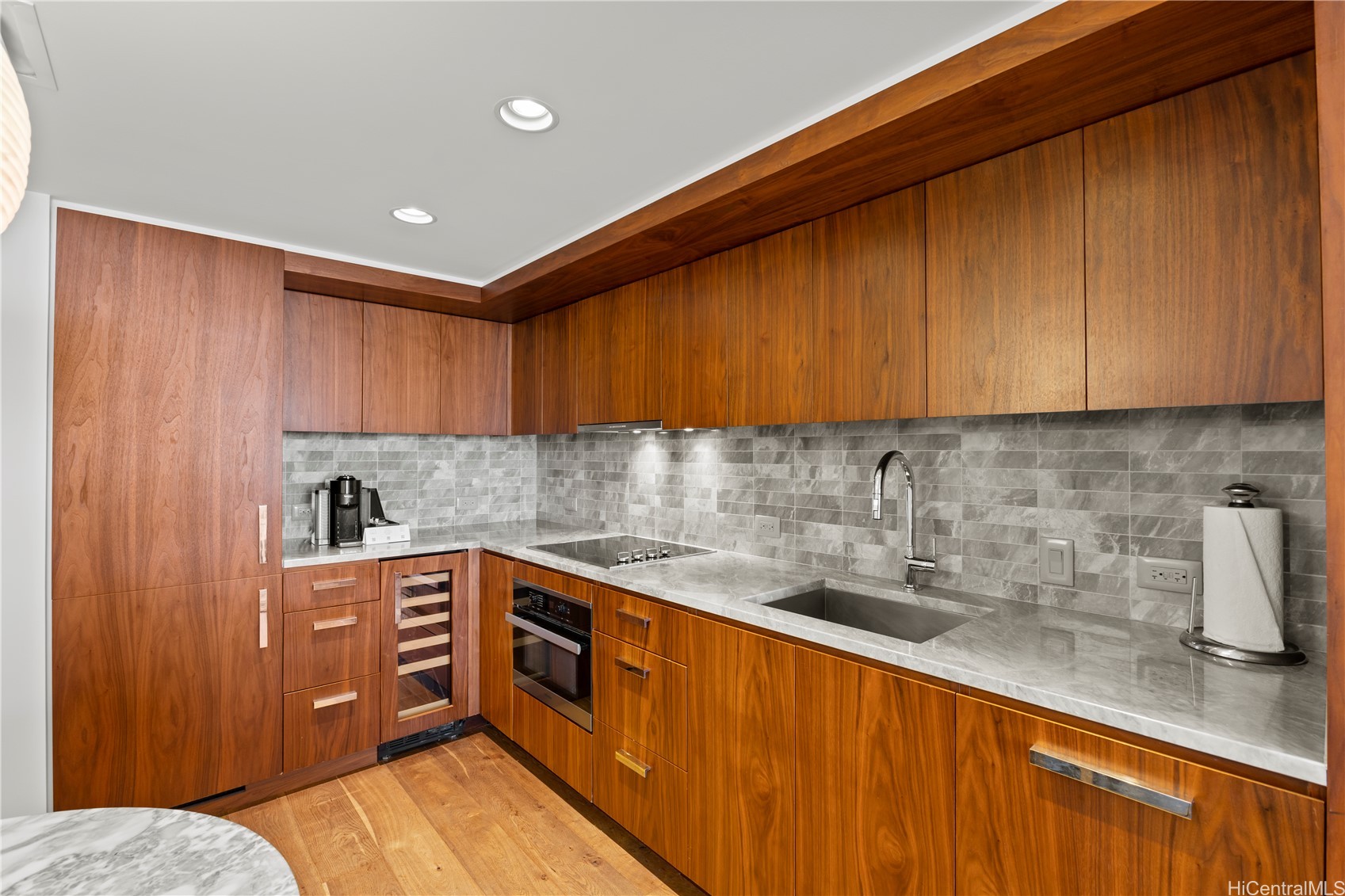 The Ritz-carlton Residences - 383 Kalaimoku Condominium