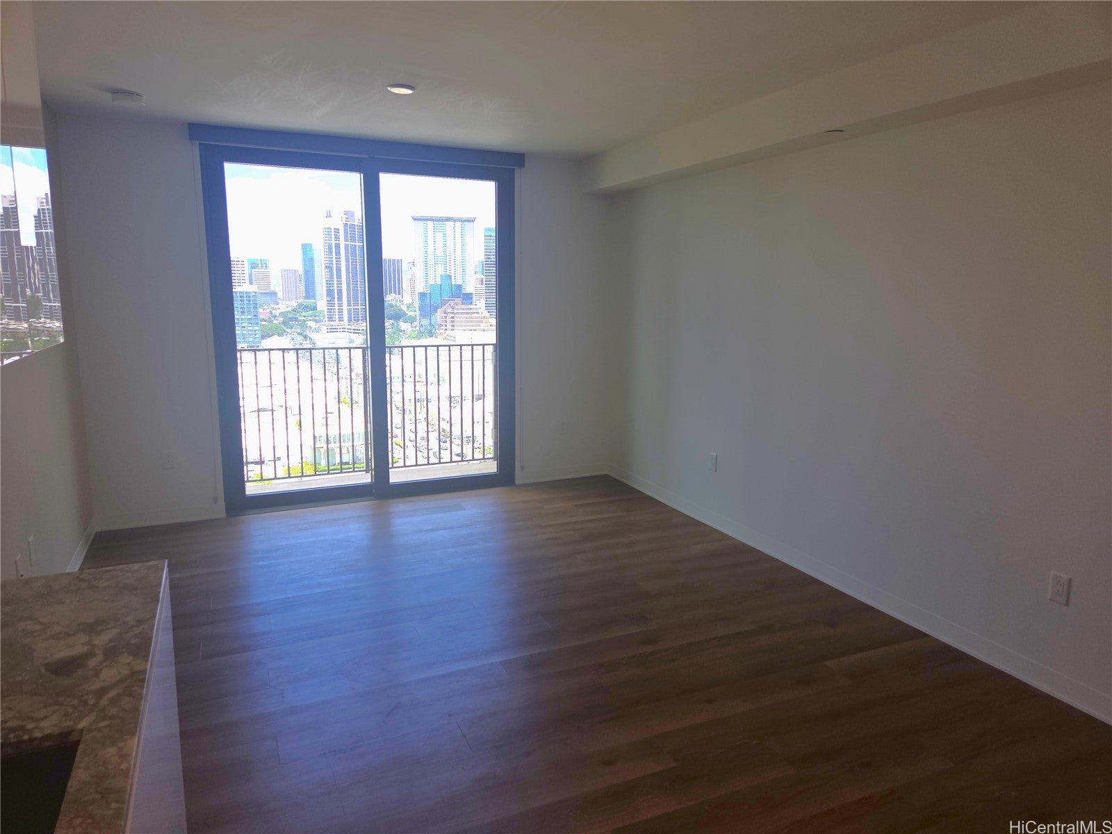 987 Queen Street 1809