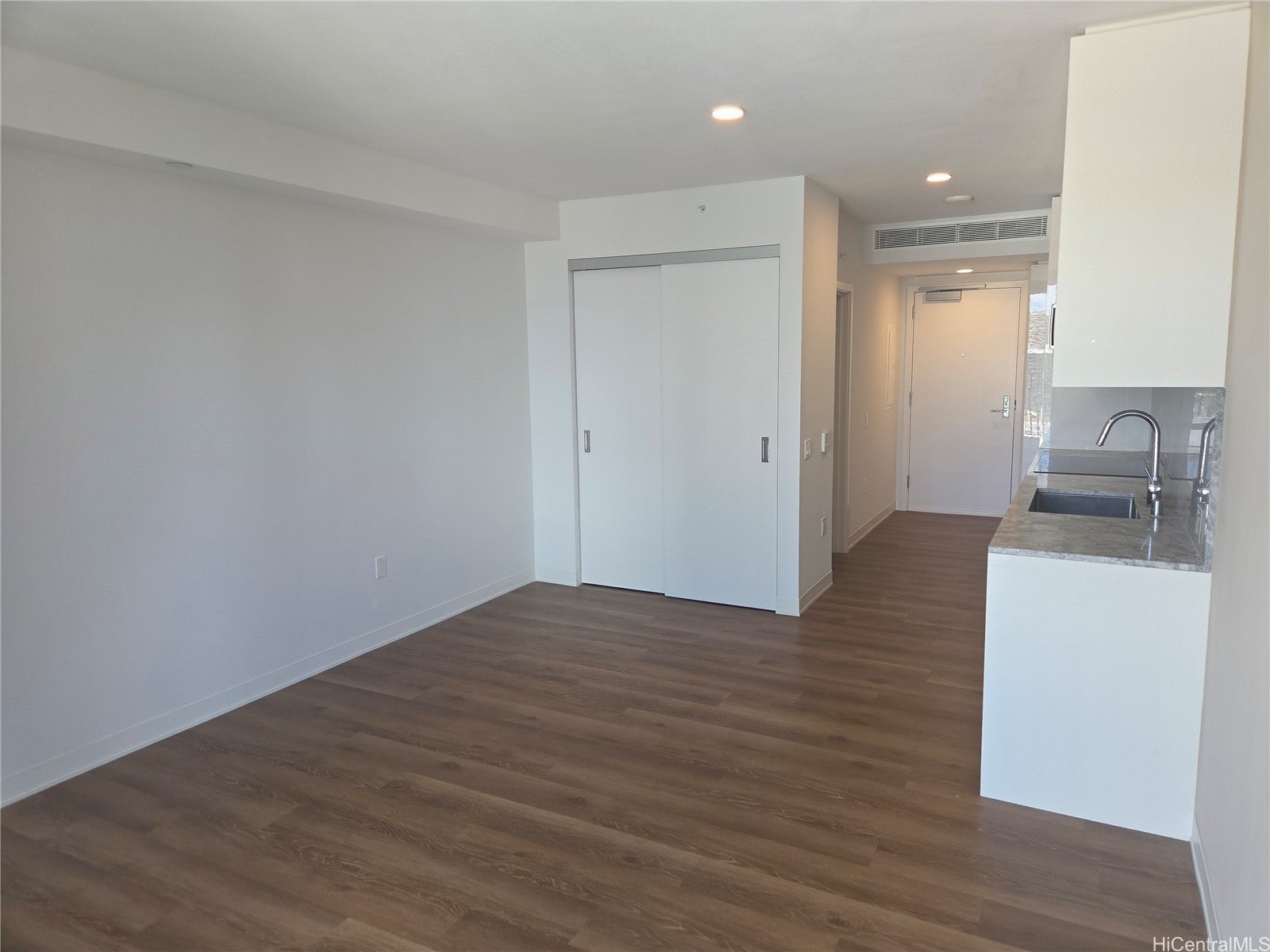 987 Queen Street 1809