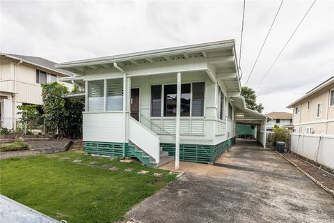 Photo of 2121 Eheu Street, Honolulu, HI 96817 (MLS # 202608412)