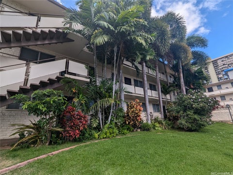 Photo of 1120 Hassinger Street #208, Honolulu, HI 96822 (MLS # 202613824)