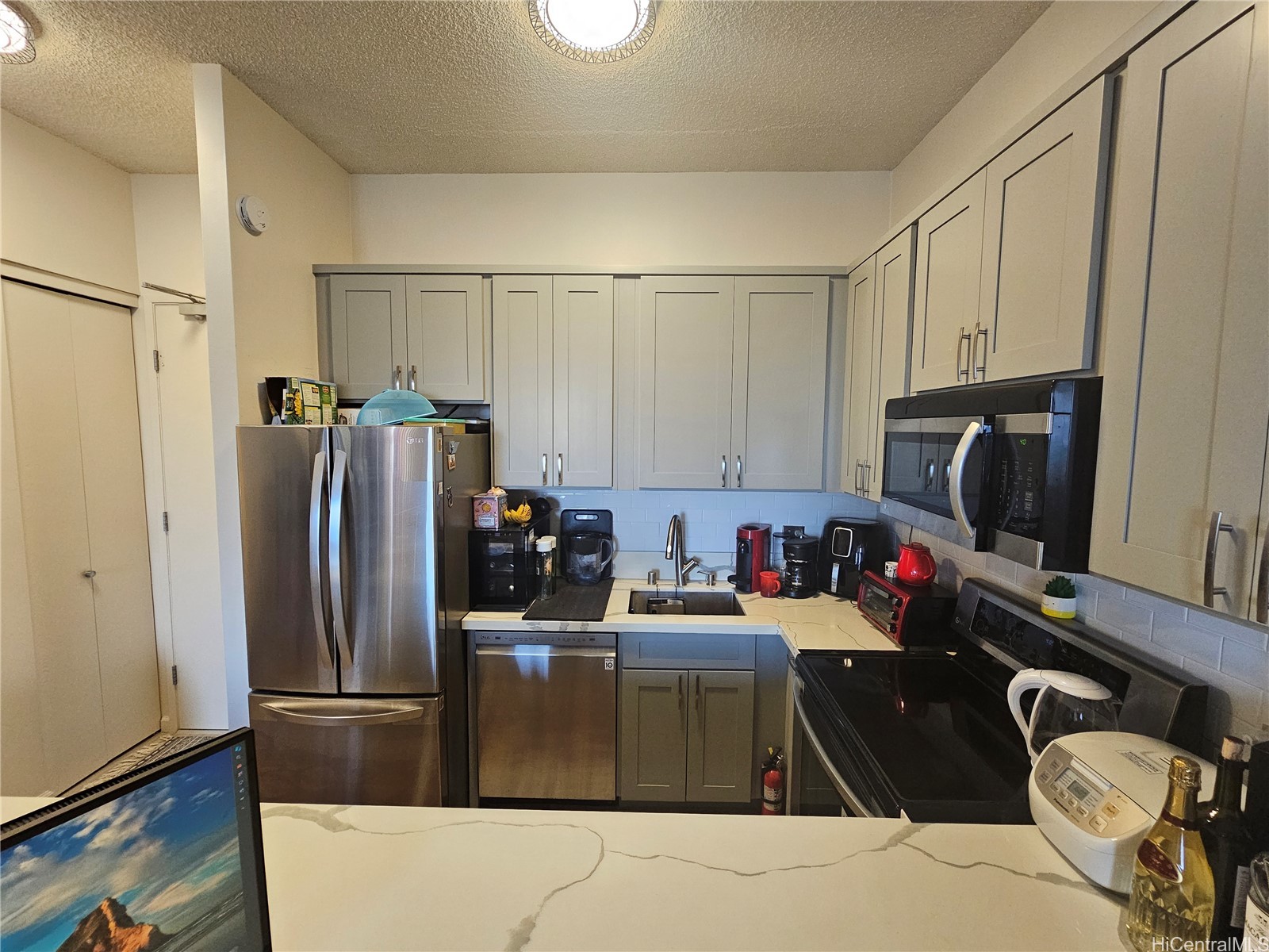 411 Hobron Lane 3907