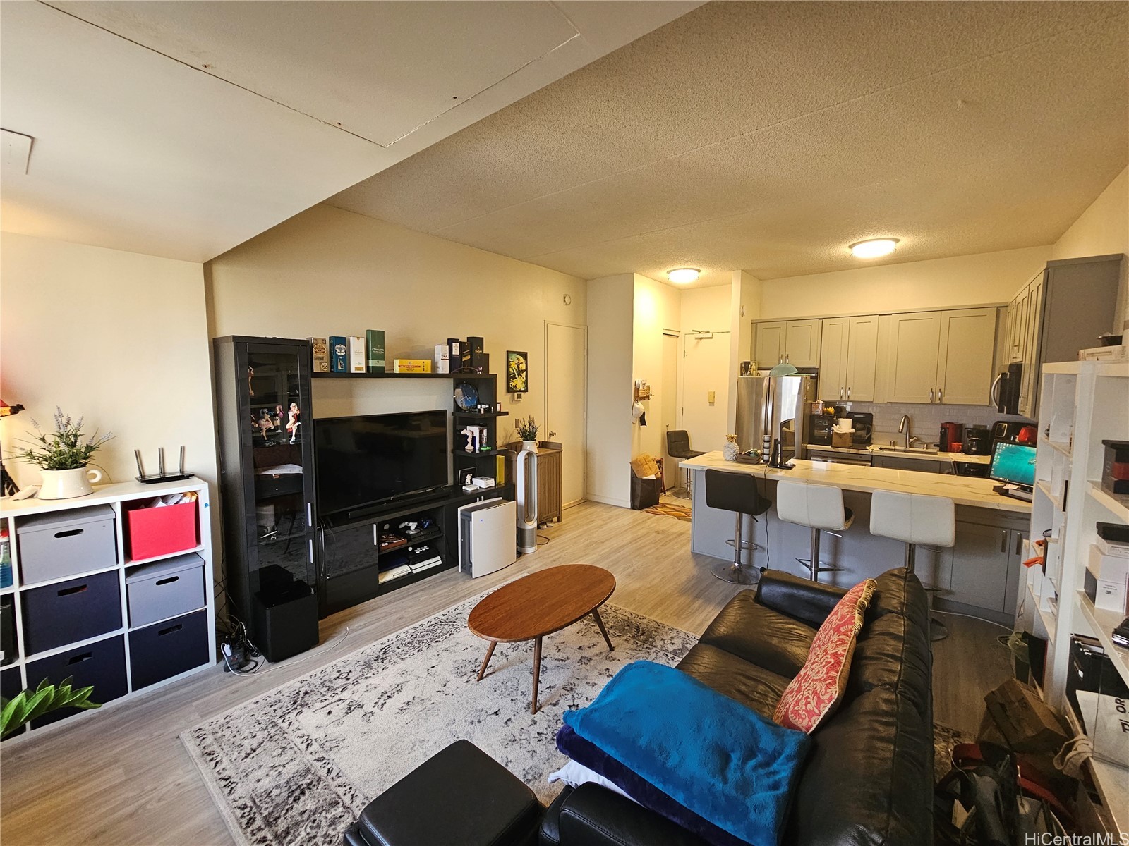 411 Hobron Lane 3907