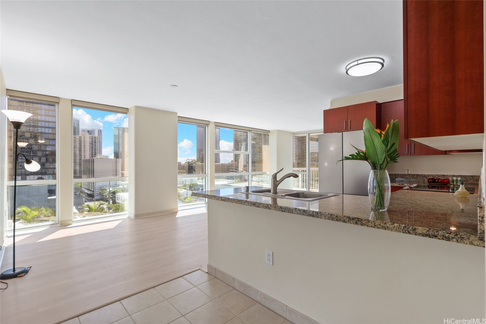 909 Kapiolani Boulevard 901
