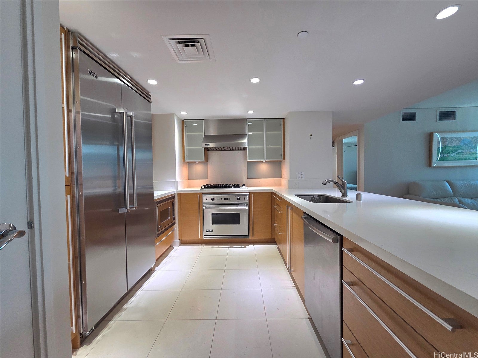1177 Queen Street 3901
