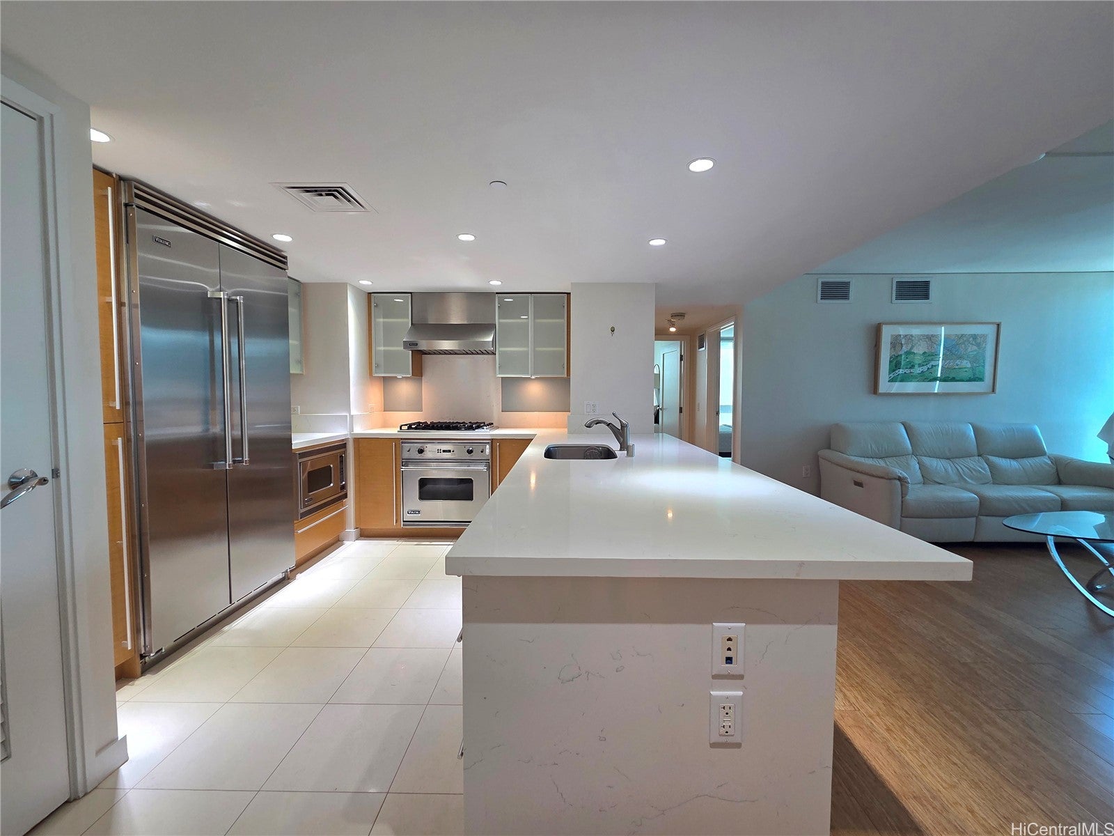 1177 Queen Street 3901