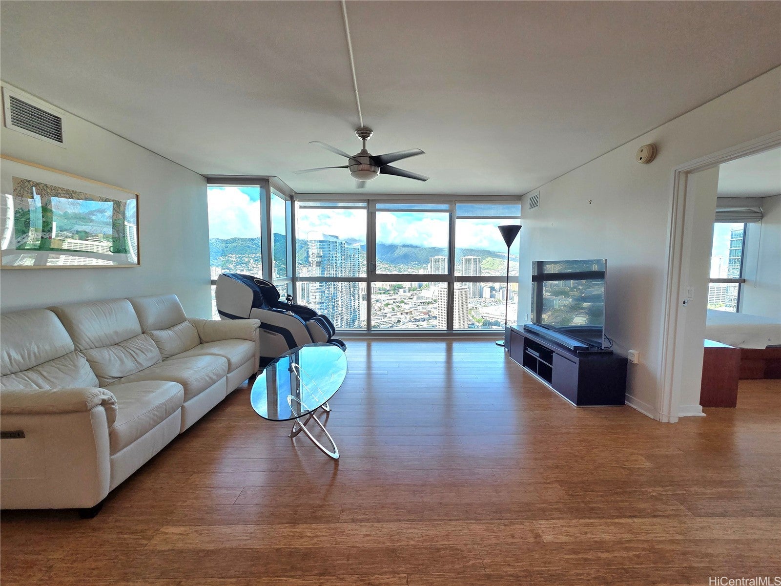 1177 Queen Street 3901