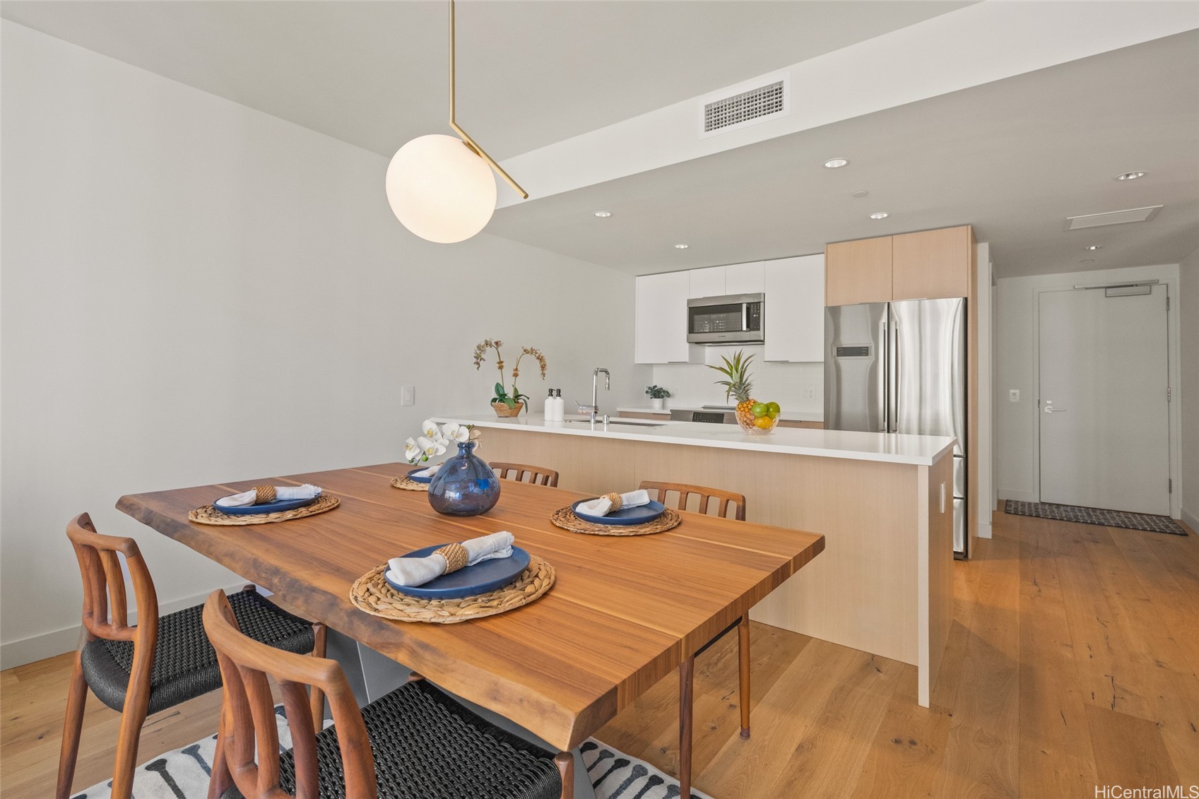 1001 Queen Street 3103