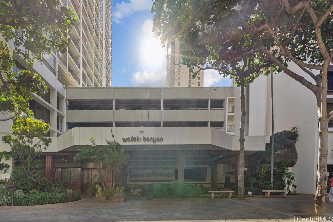 Waikiki Banyan Condominium