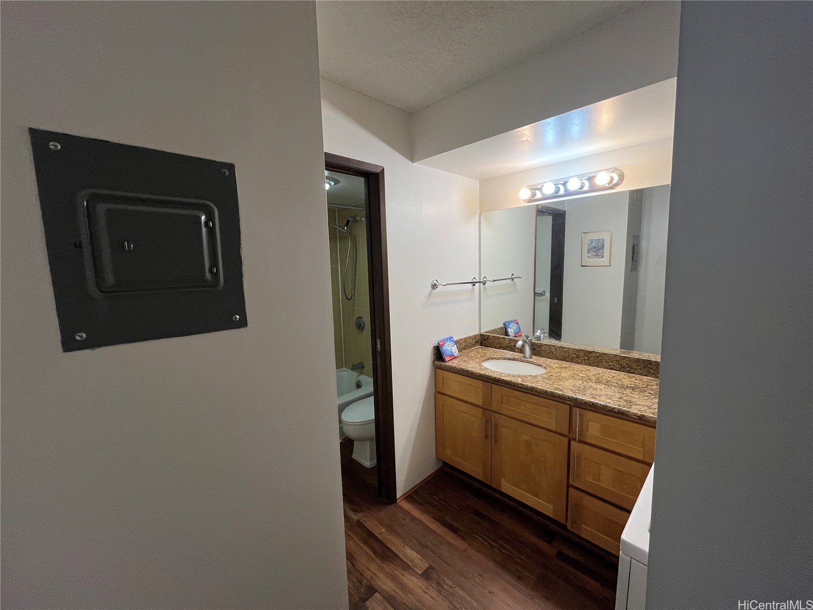 411 Hobron Lane 2311