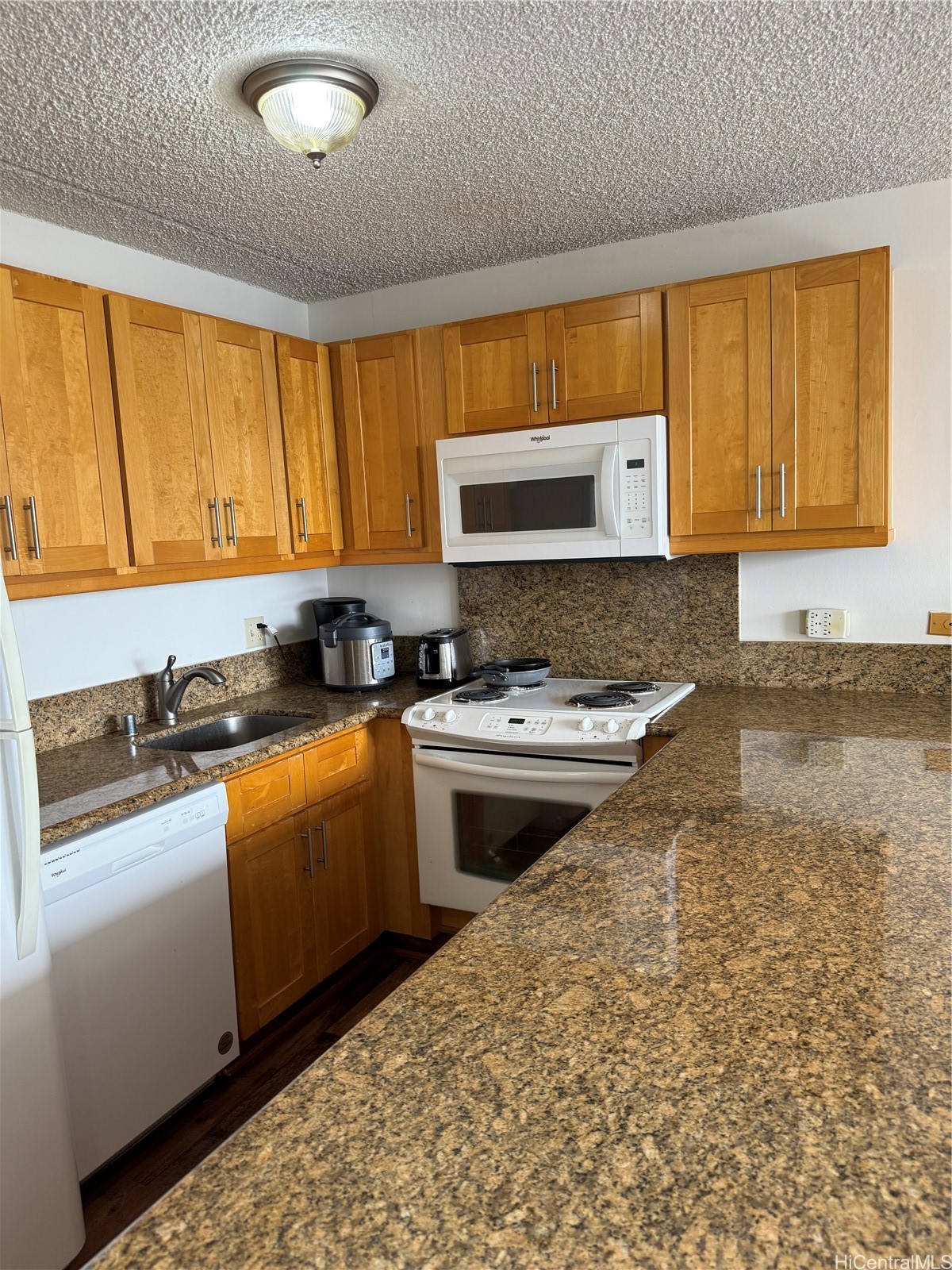 411 Hobron Lane 2311