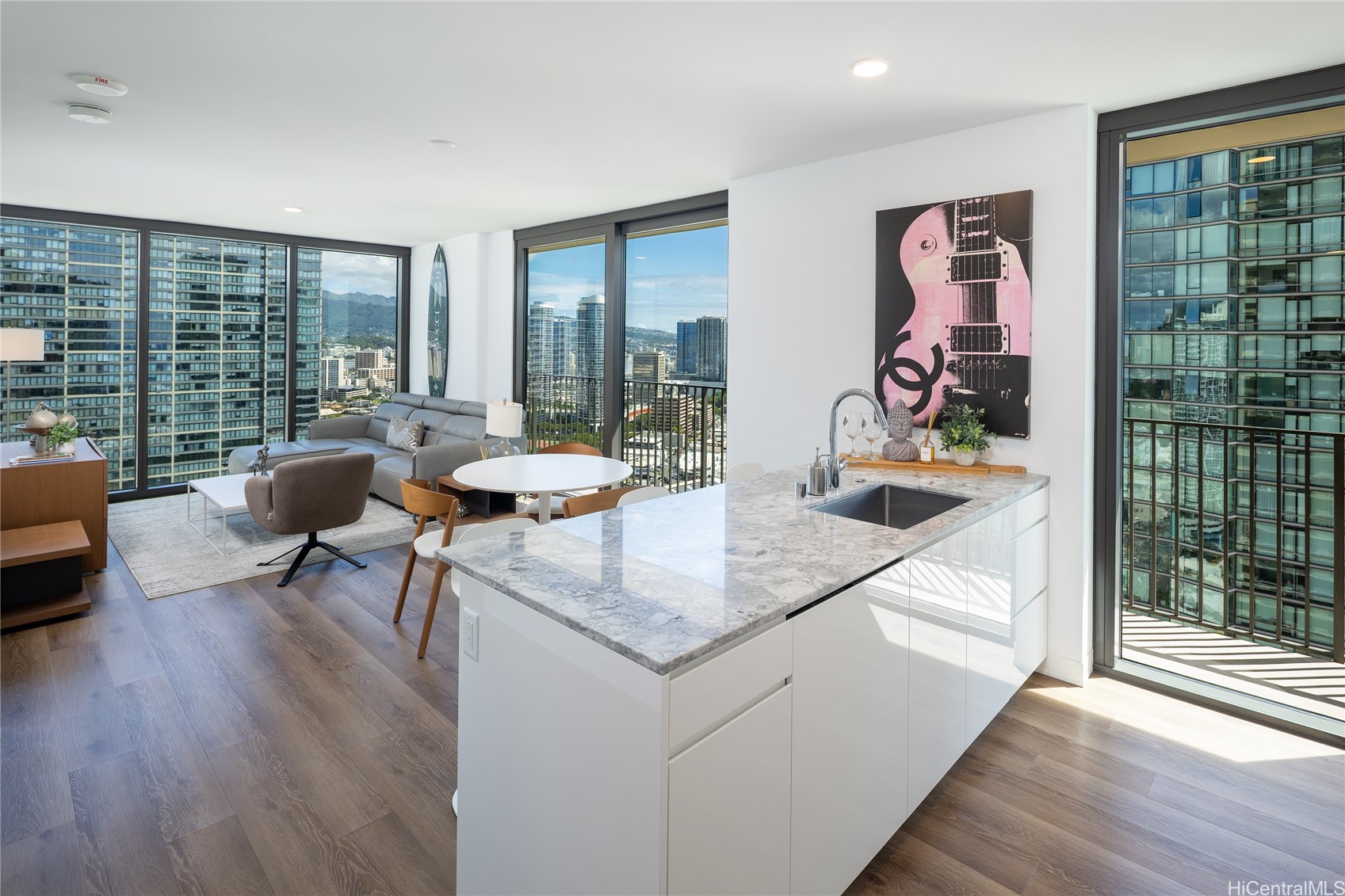 987 Queen Street 3014