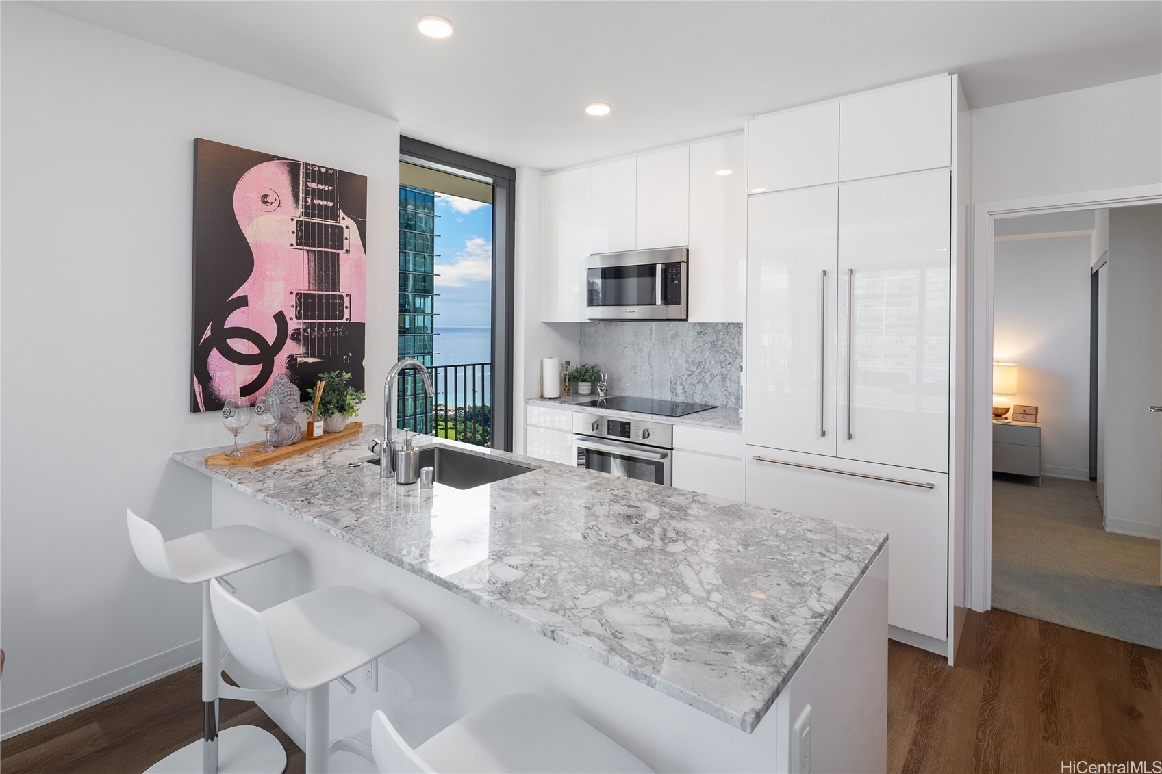 987 Queen Street 3014