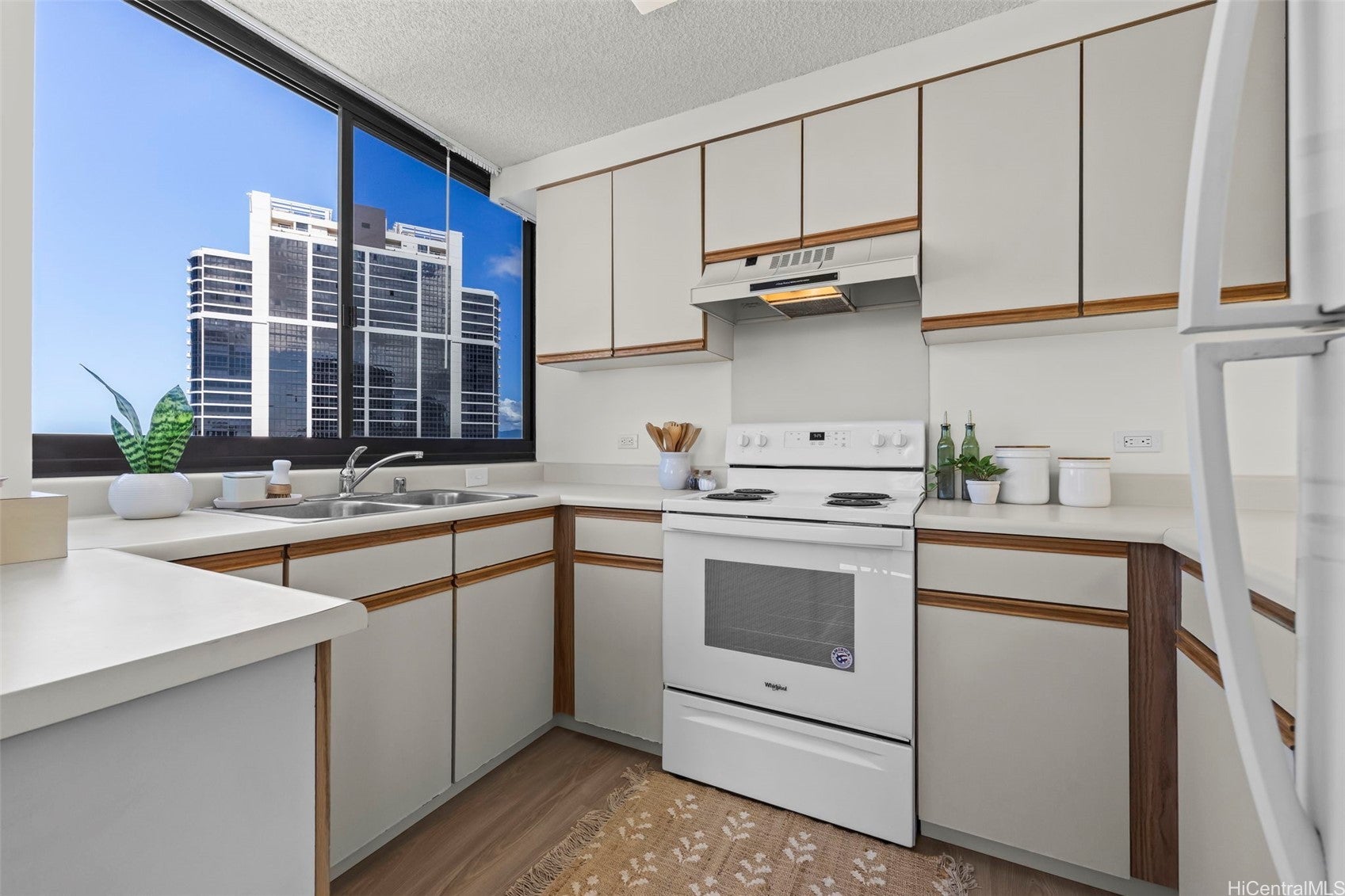 876 Curtis Street 2704
