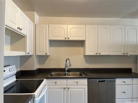Photo of 1255 Nuuanu Avenue #E2108, Honolulu, HI 96817 (MLS # 202615993)