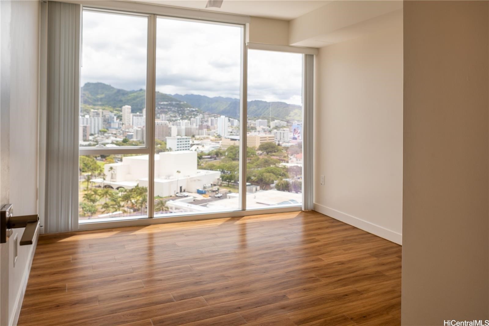 888 Kapiolani Boulevard 2001