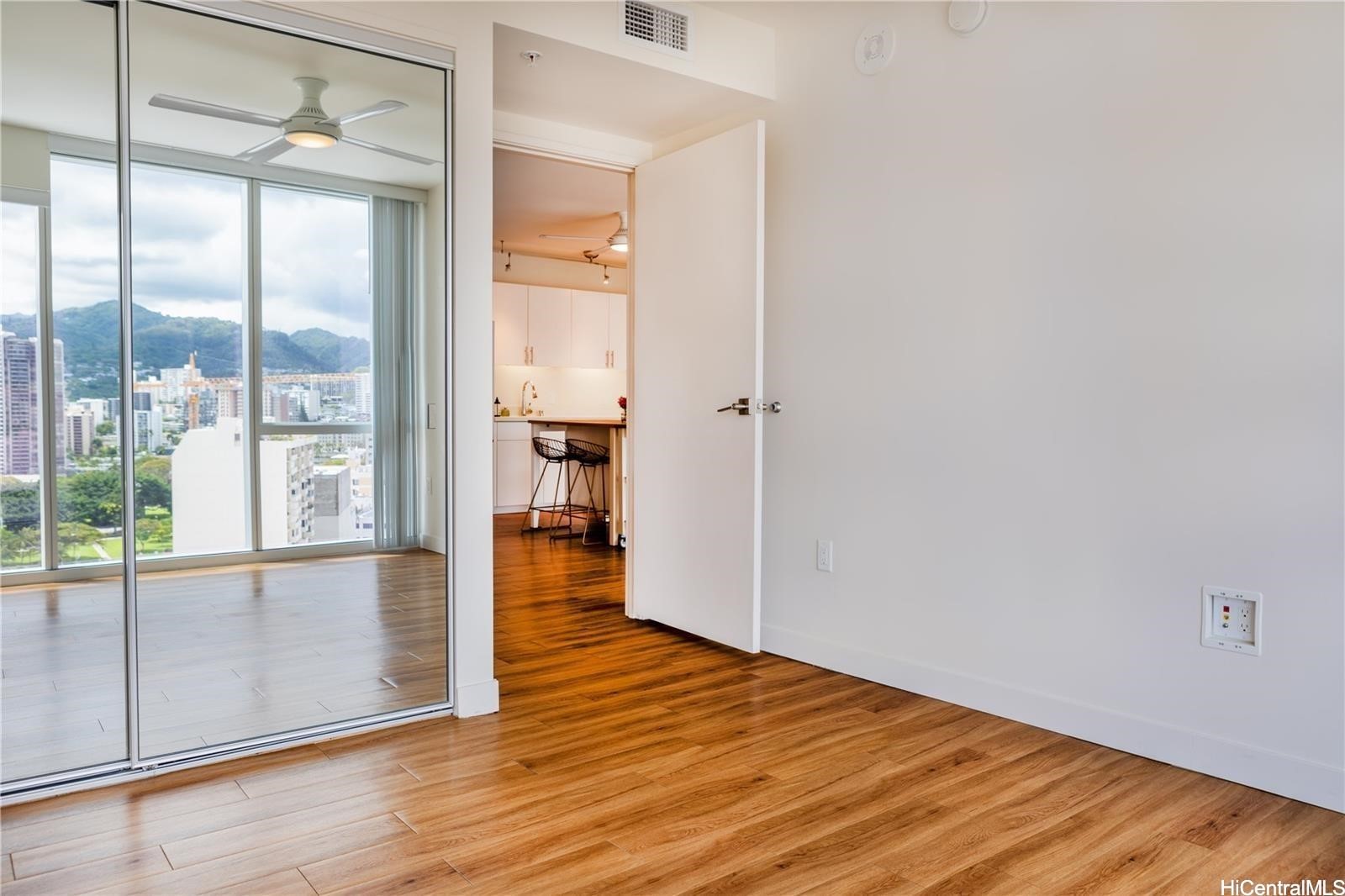 888 Kapiolani Boulevard 2001