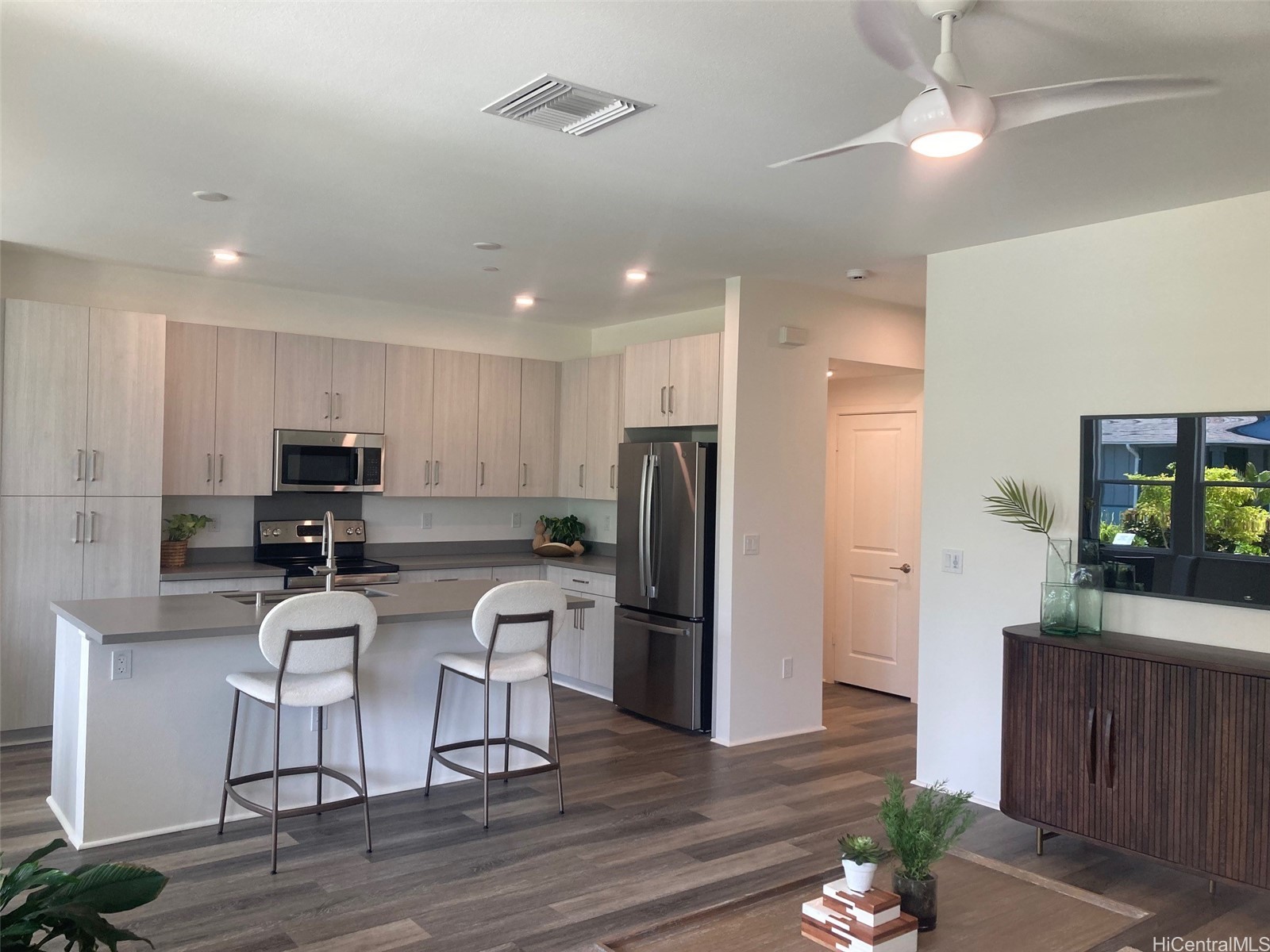 91-1101 Franklin D Roosevelt Avenue 384