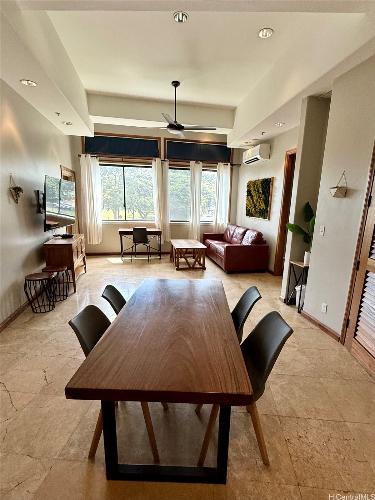 2045 Kalakaua Avenue M300
