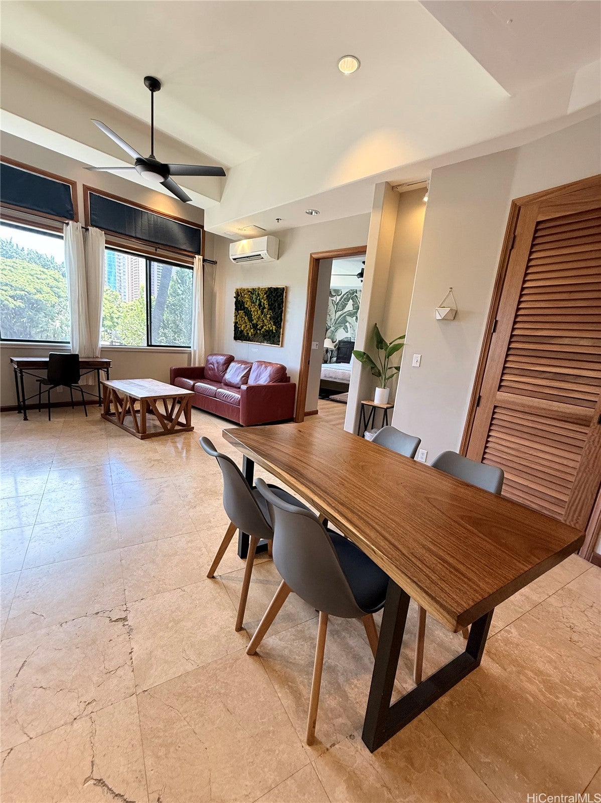 2045 Kalakaua Avenue M300