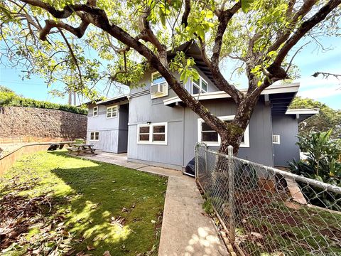Photo of 1469 Alewa Drive, Honolulu, HI 96817 (MLS # 202605068)
