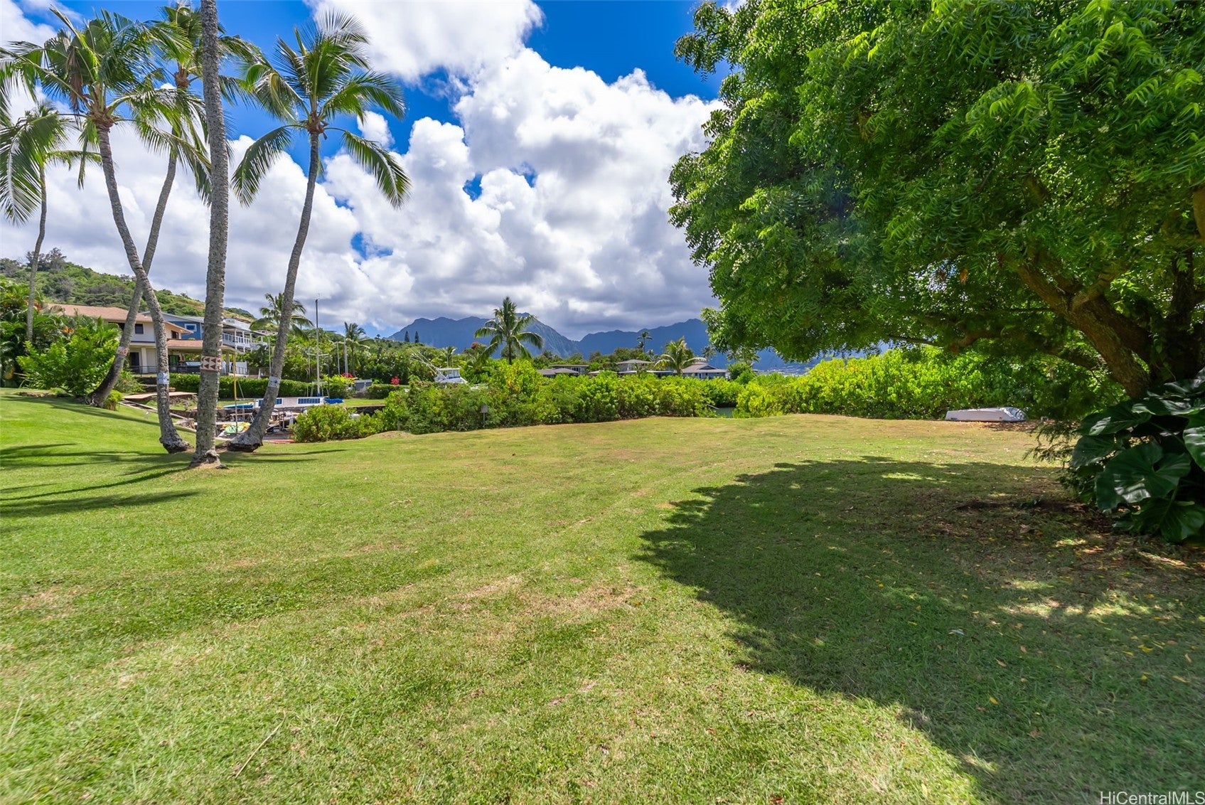 NEW LISTING!! This truly exceptional waterfront estate on Kaneohe Bay – image 24