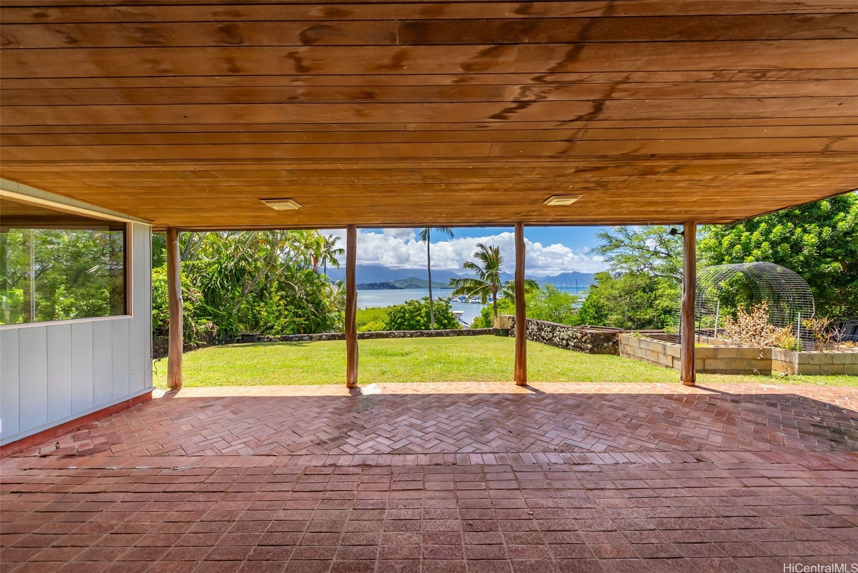 NEW LISTING!! This truly exceptional waterfront estate on Kaneohe Bay – image 9