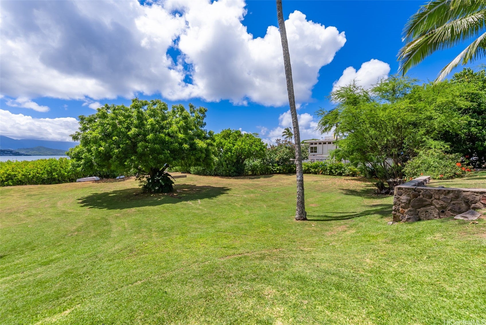 NEW LISTING!! This truly exceptional waterfront estate on Kaneohe Bay – image 23