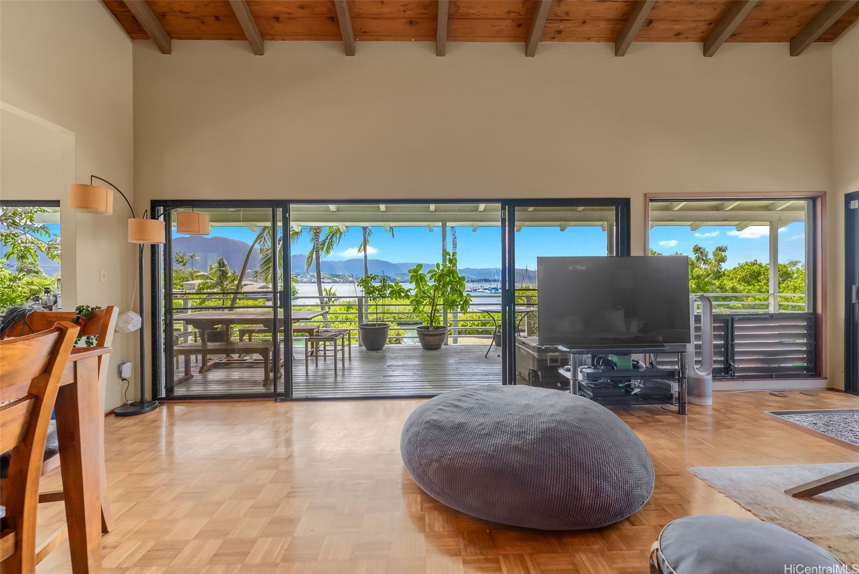 NEW LISTING!! This truly exceptional waterfront estate on Kaneohe Bay – image 21