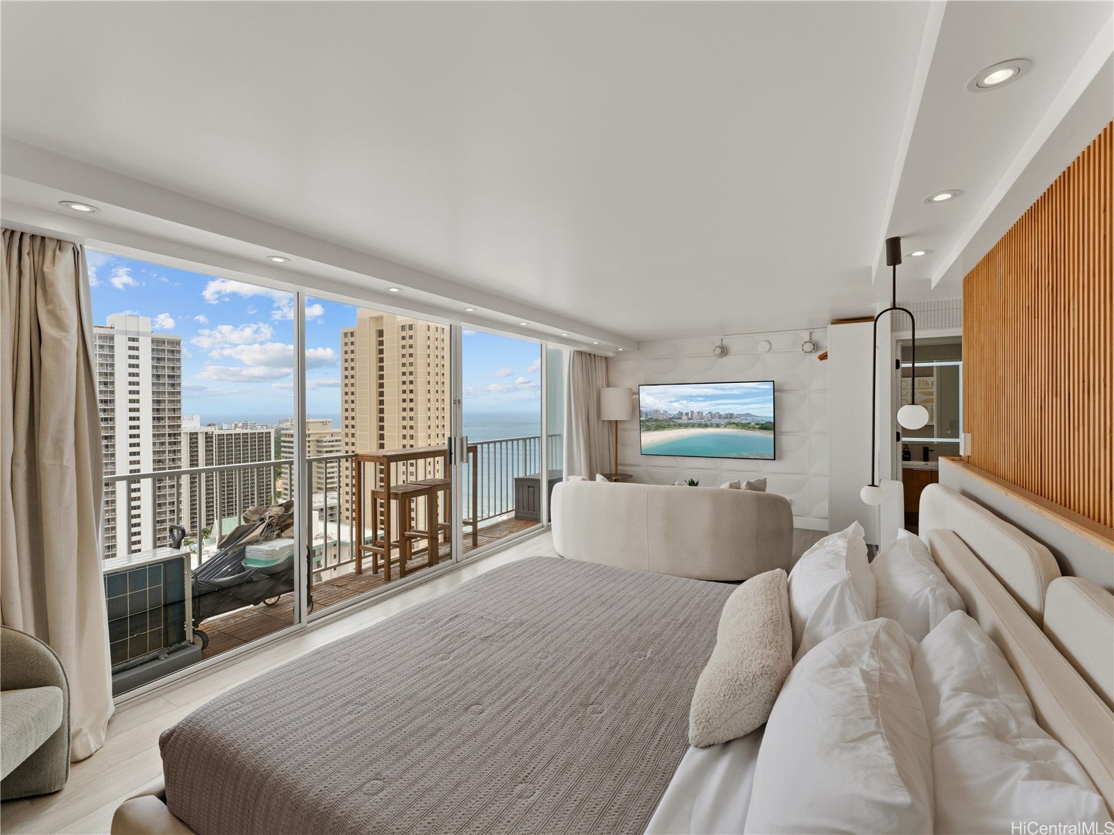 2427 Kuhio Avenue 3201