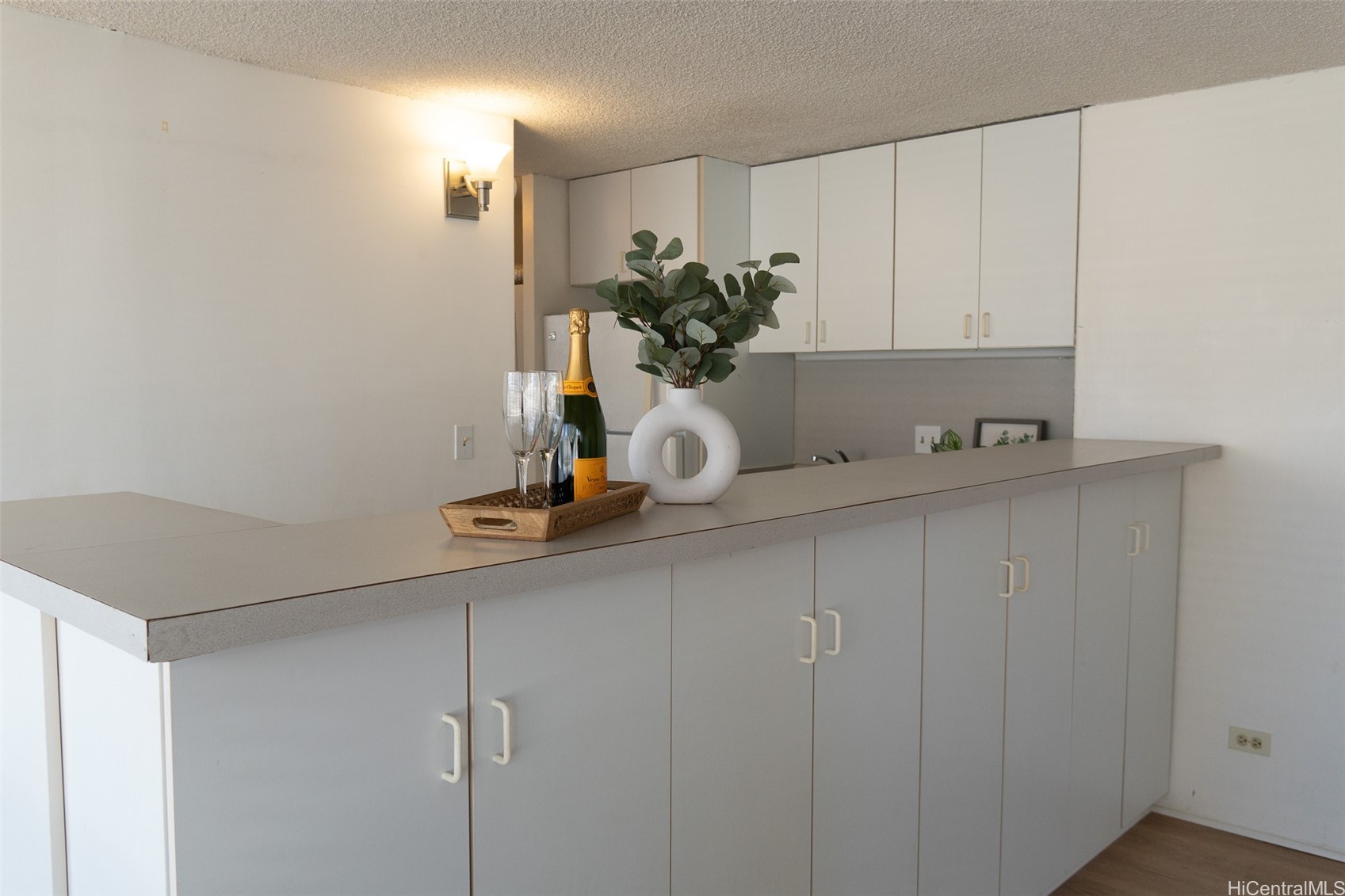 2525 Date Street 605