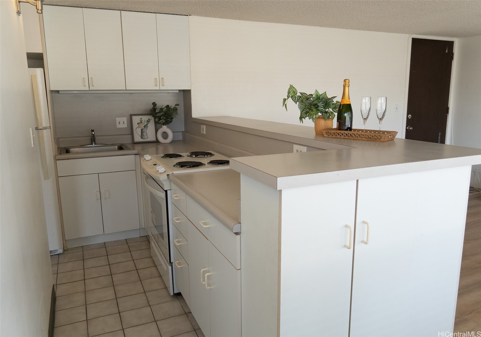 2525 Date Street 605