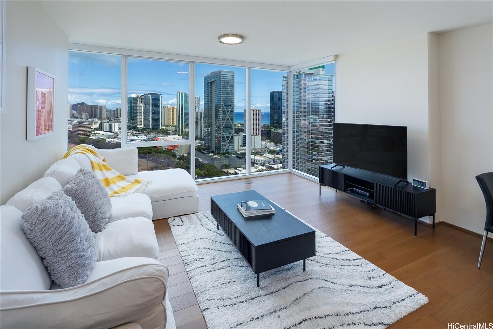 888 Kapiolani Boulevard 2703