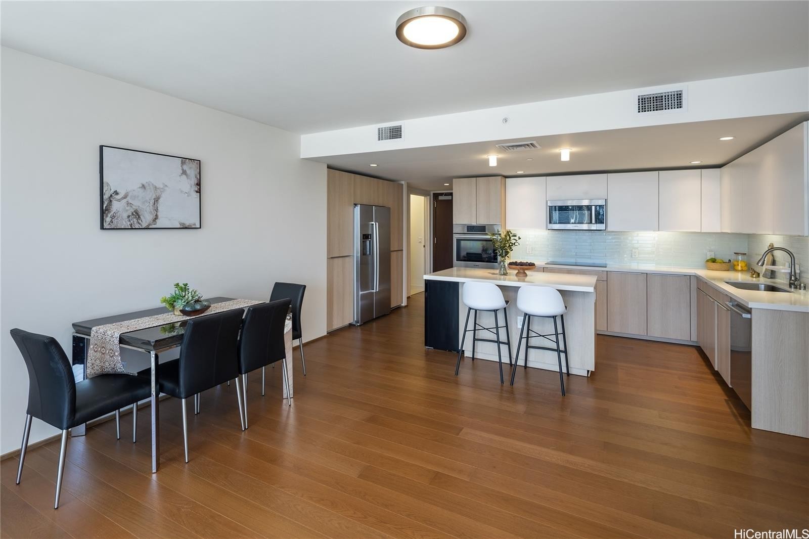 888 Kapiolani Boulevard 2703