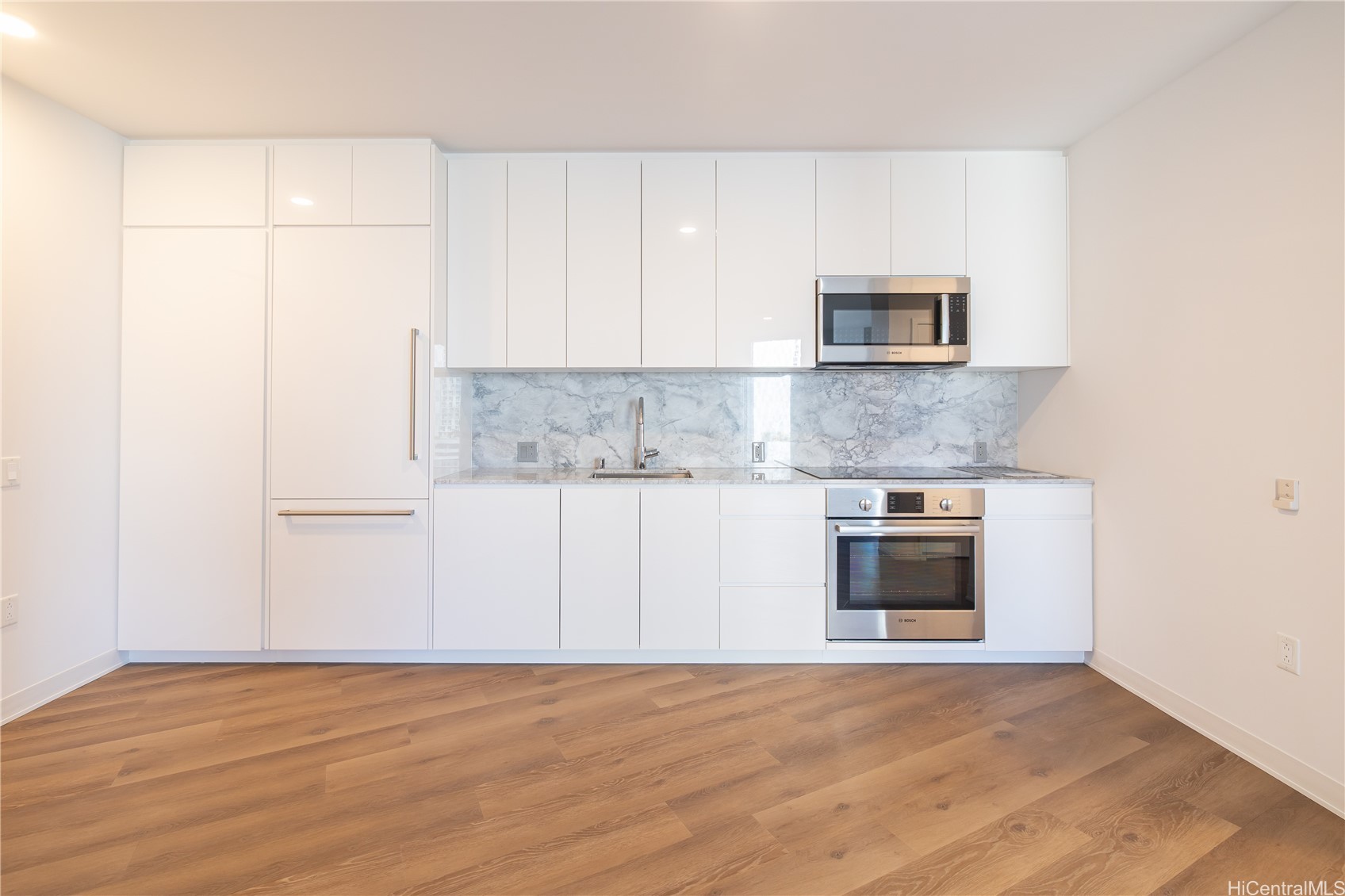 987 Queen Street 1113