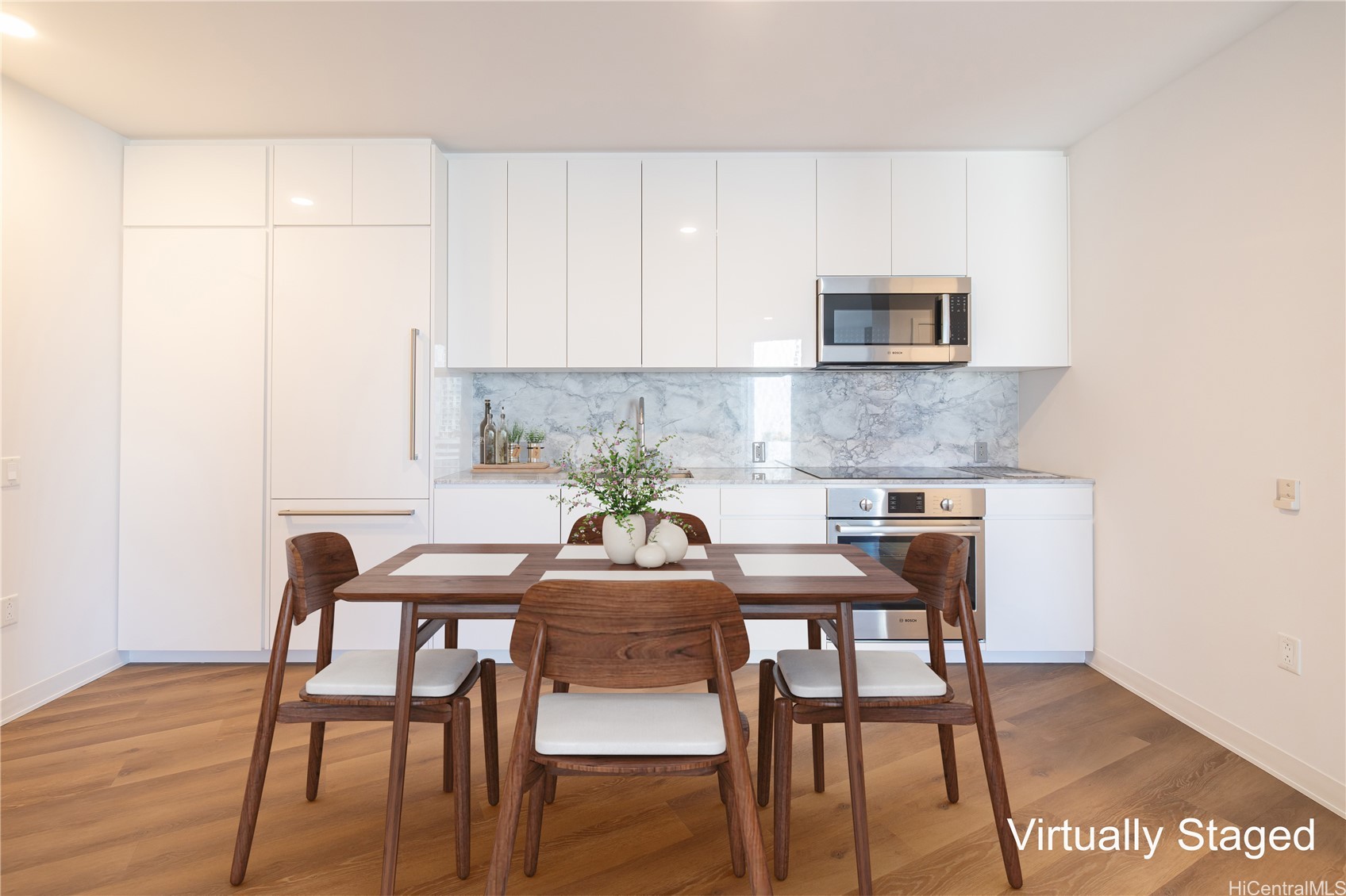 987 Queen Street 1113