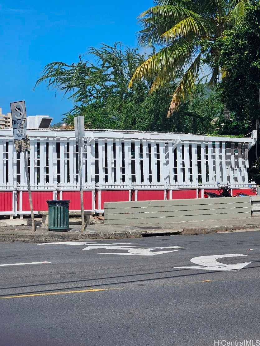 3040 Waialae Avenue A1