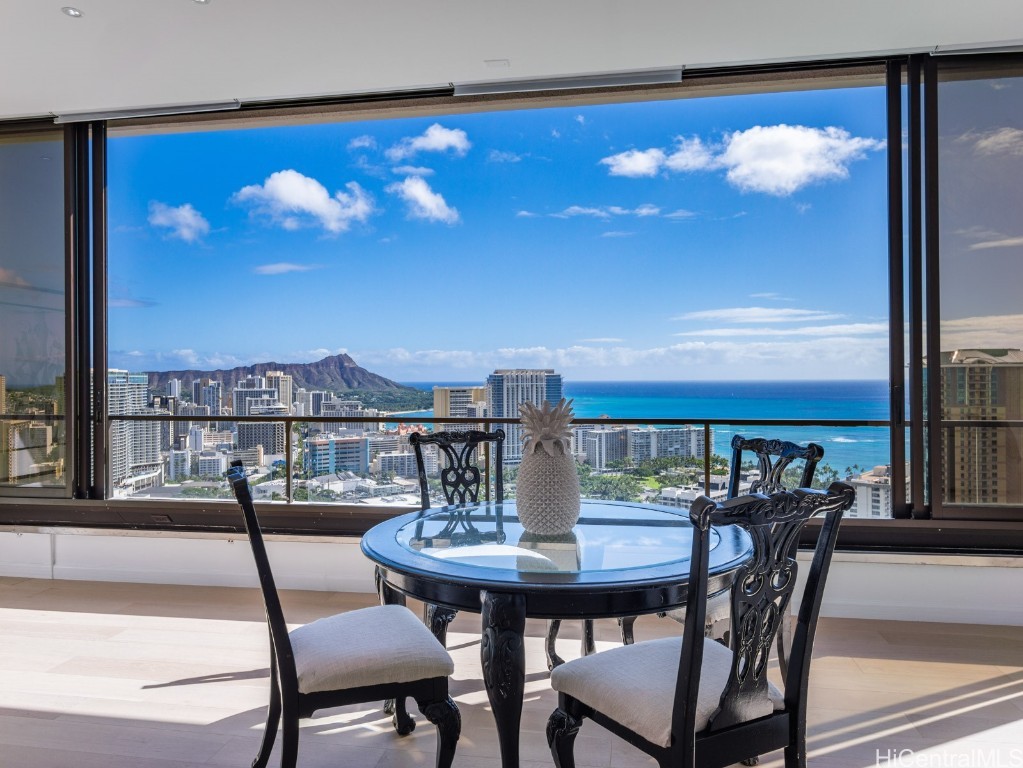 Canterbury Pl Condominium