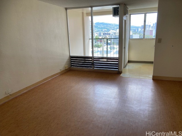 747 Amana Street 905