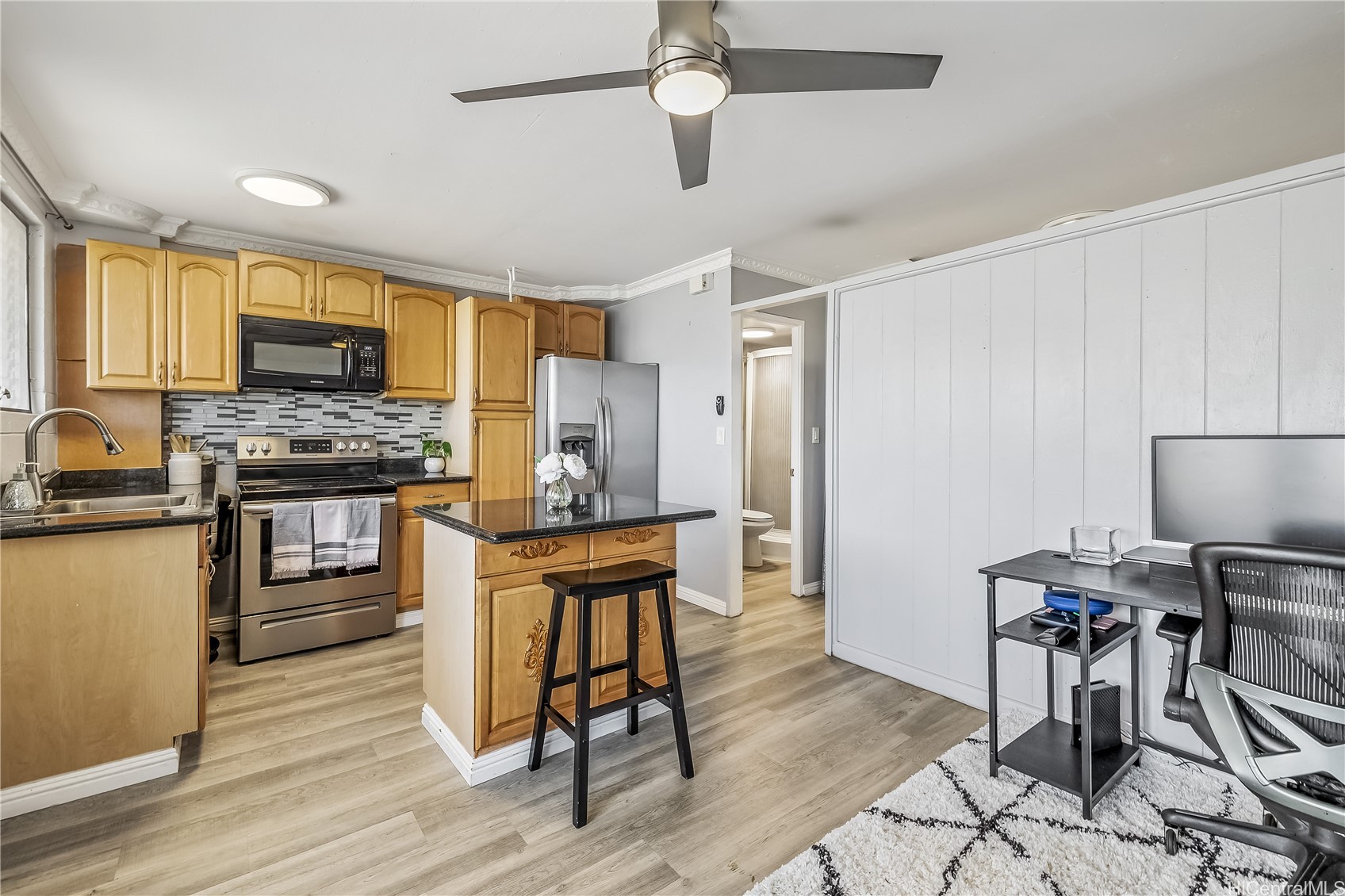 636 Nalanui Street 404