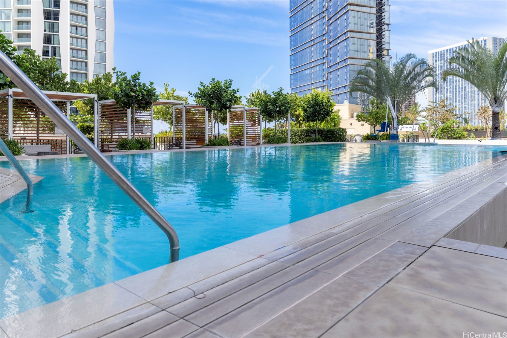 987 Queen Street 2616