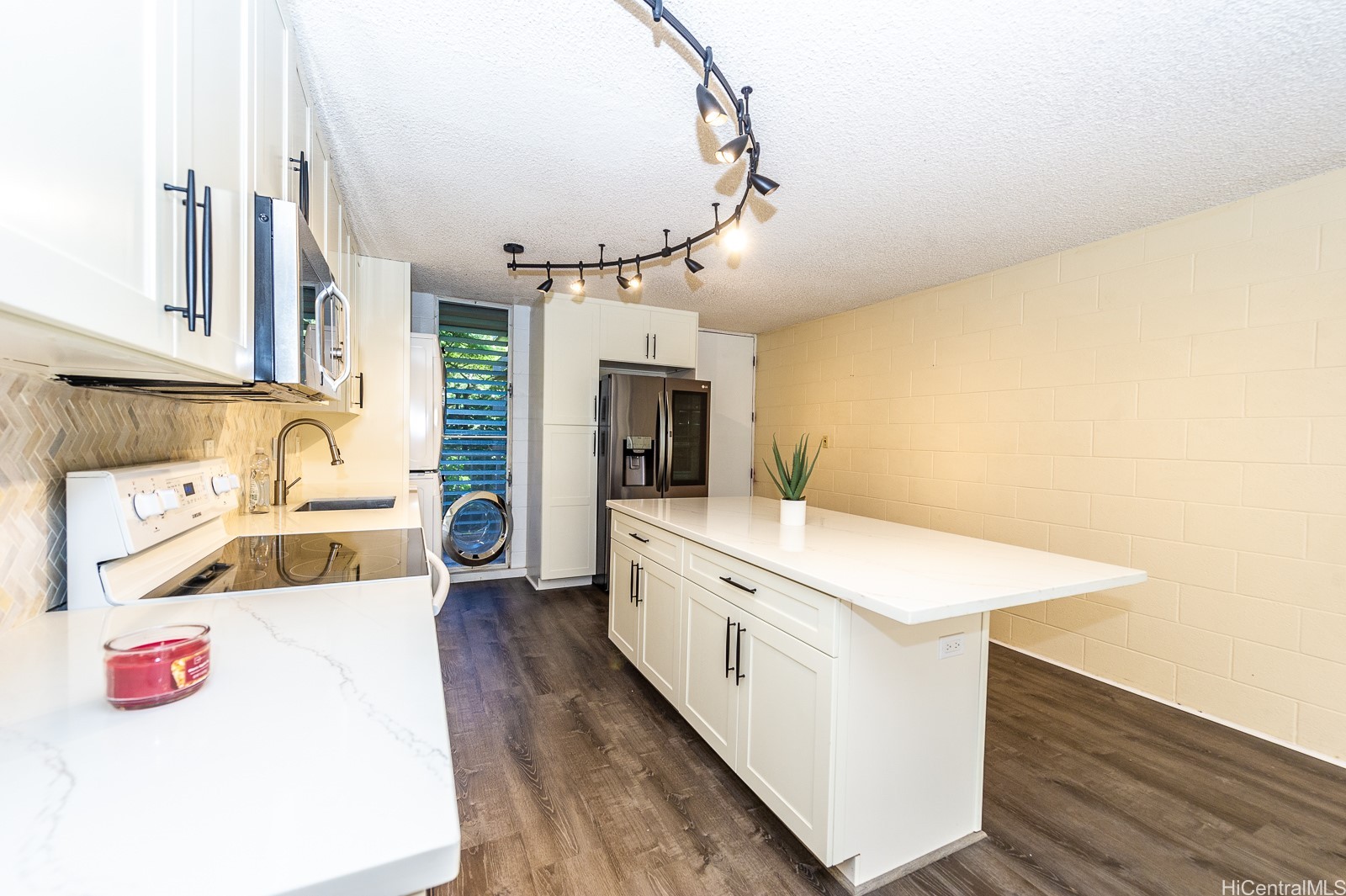 95-273 Waikalani Drive D402