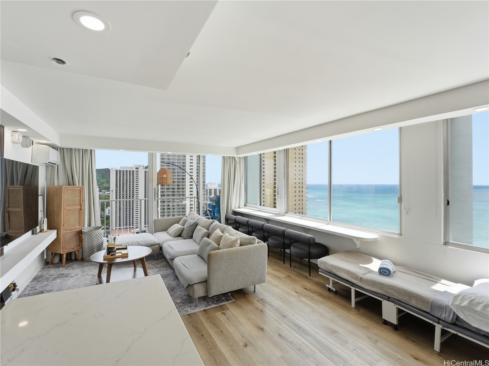 2427 Kuhio Avenue 3102