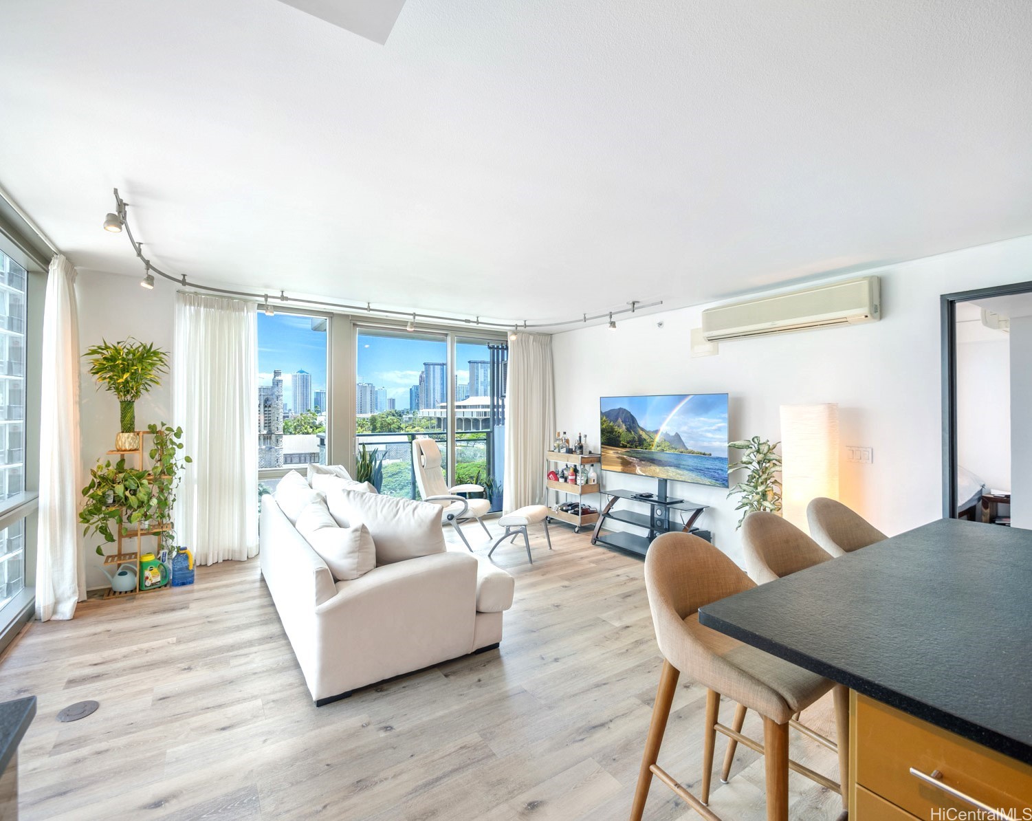 1200 Queen Emma Street 812