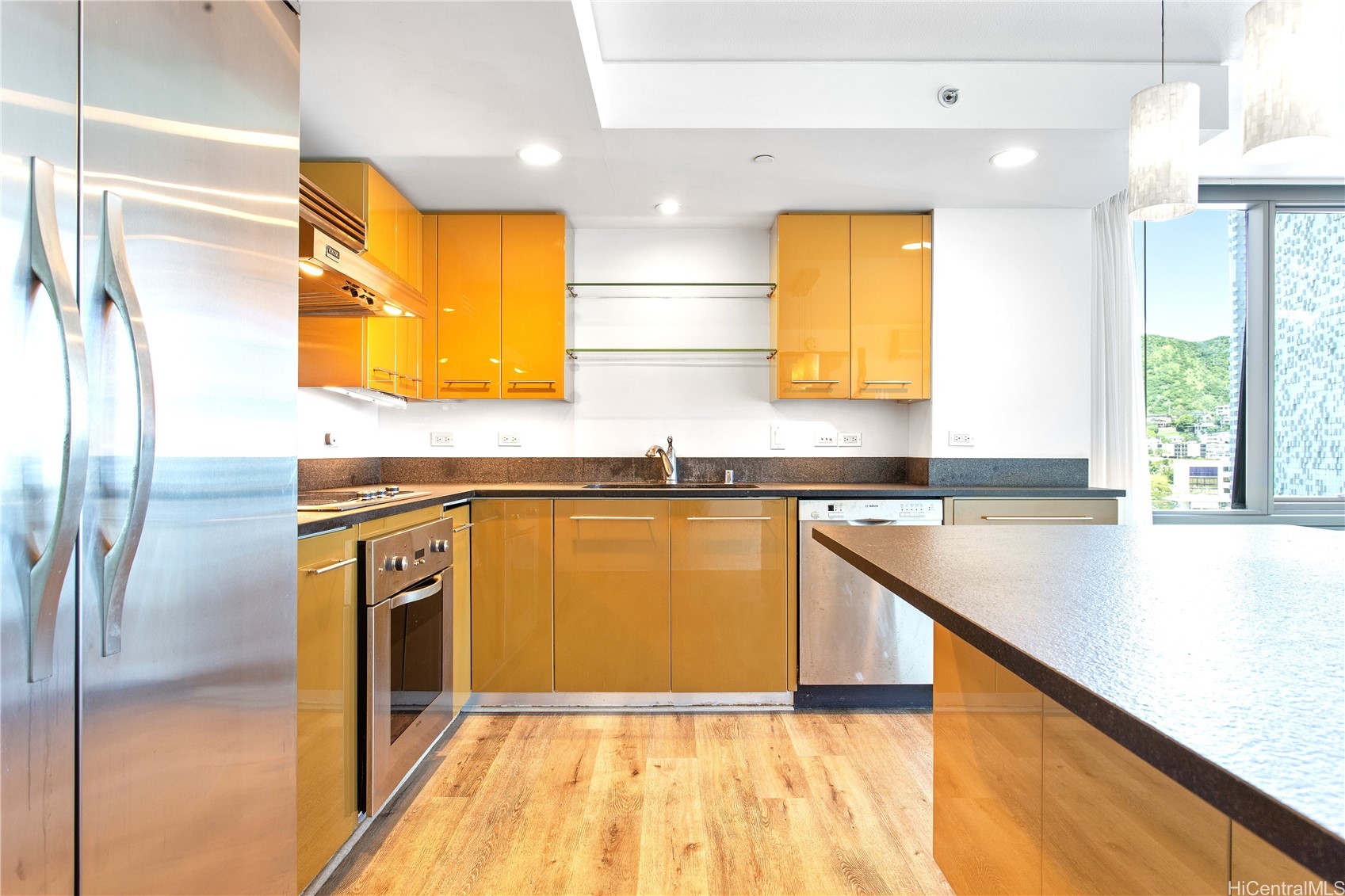 1200 Queen Emma Street 812