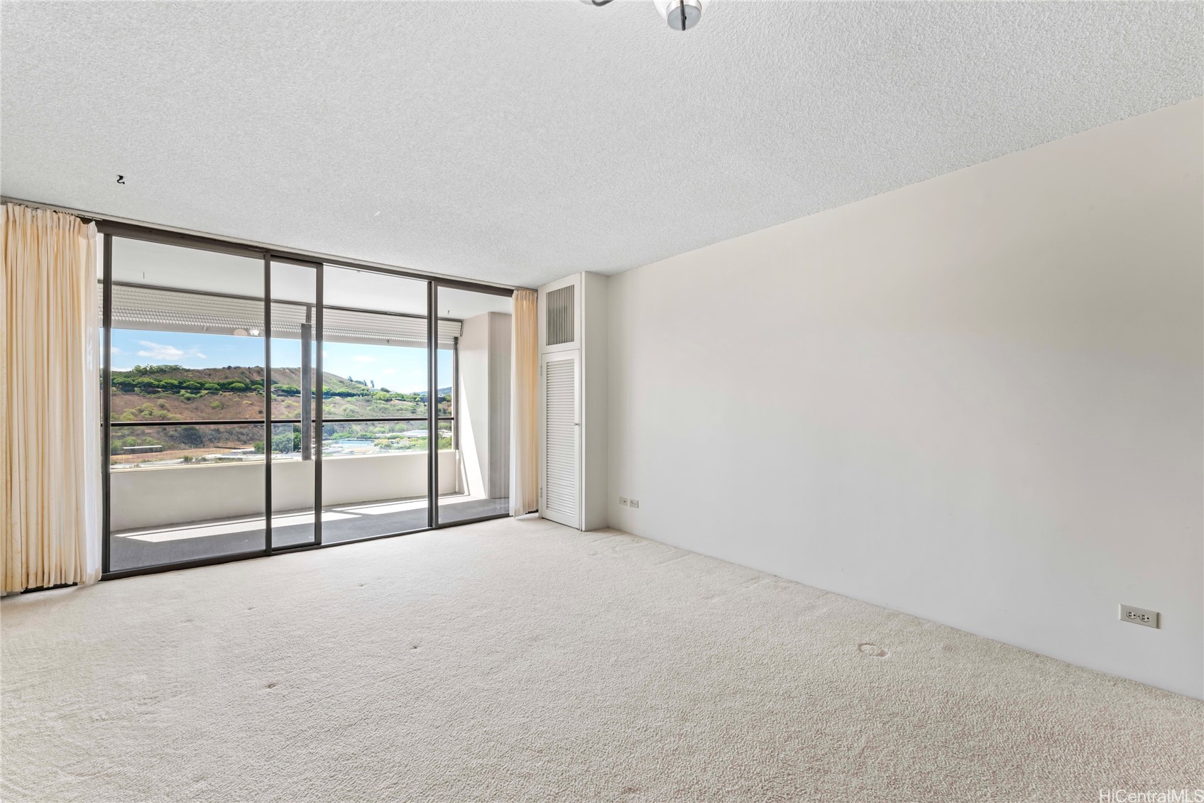 1717 Mott Smith Drive 2212