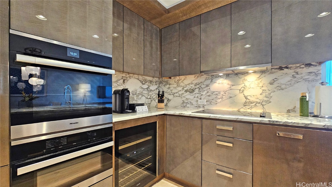 383 Kalaimoku Street 3305