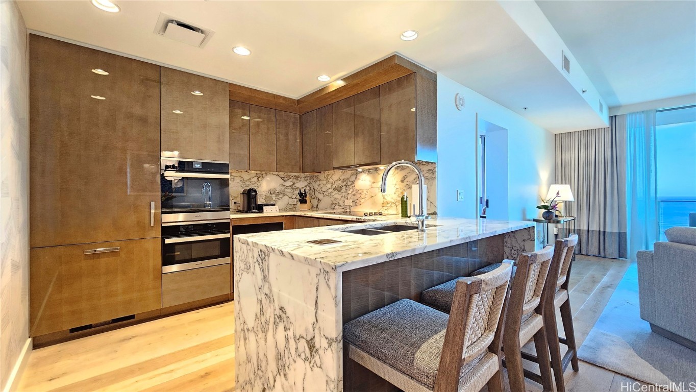 383 Kalaimoku Street 3305